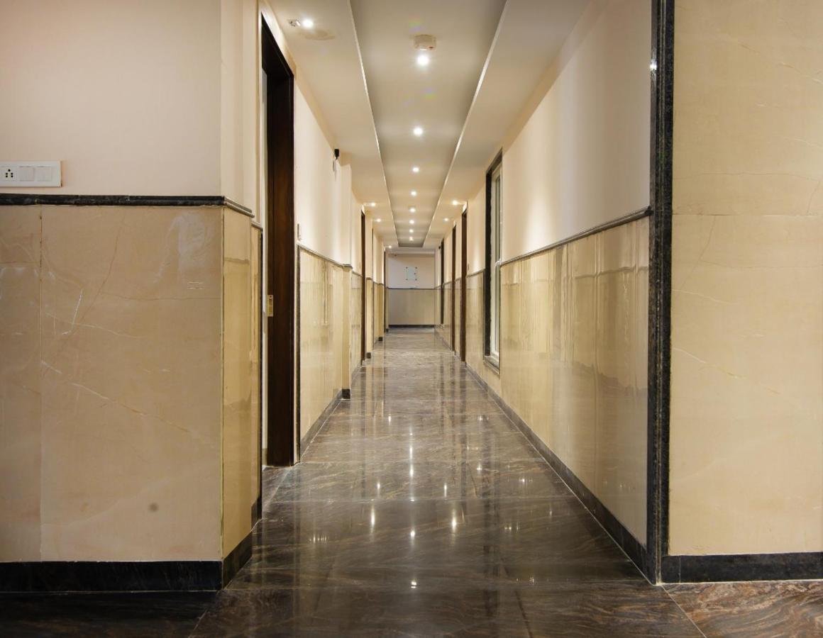 Hotel Ivy Plaza Luxury New Delhi Bagian luar foto
