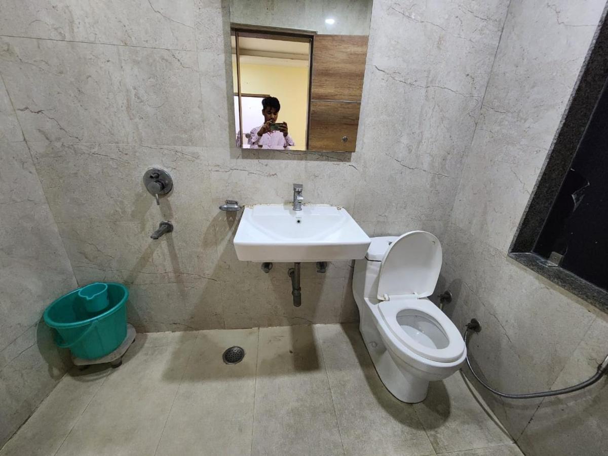 Hotel Ivy Plaza Luxury New Delhi Bagian luar foto