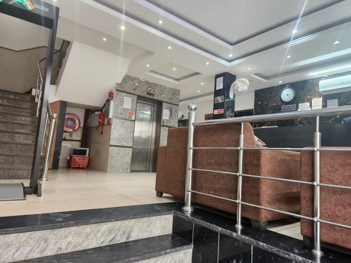 Hotel Ivy Plaza Luxury New Delhi Bagian luar foto