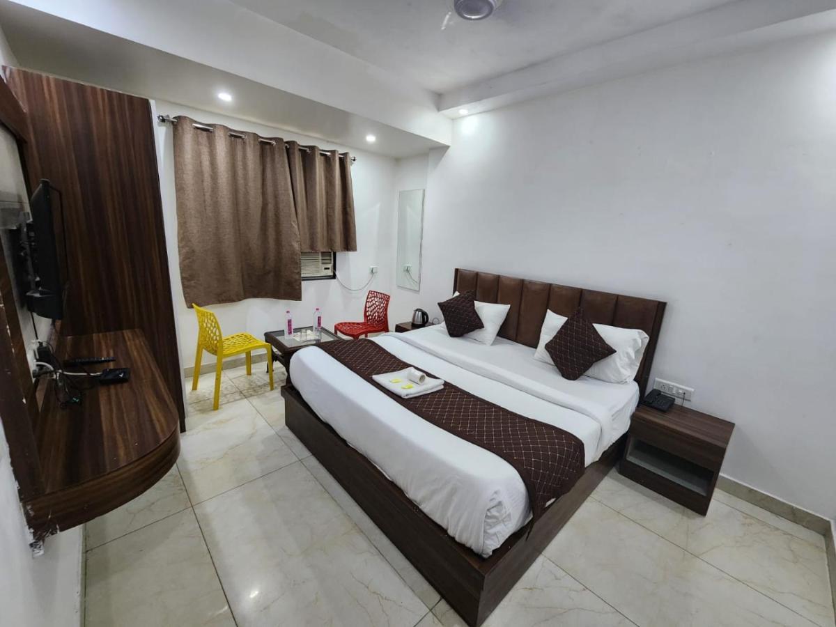 Hotel Ivy Plaza Luxury New Delhi Bagian luar foto