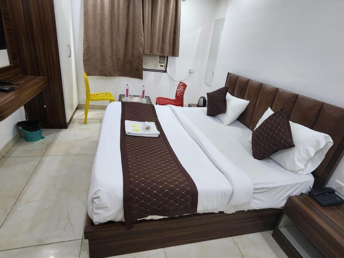 Hotel Ivy Plaza Luxury New Delhi Bagian luar foto