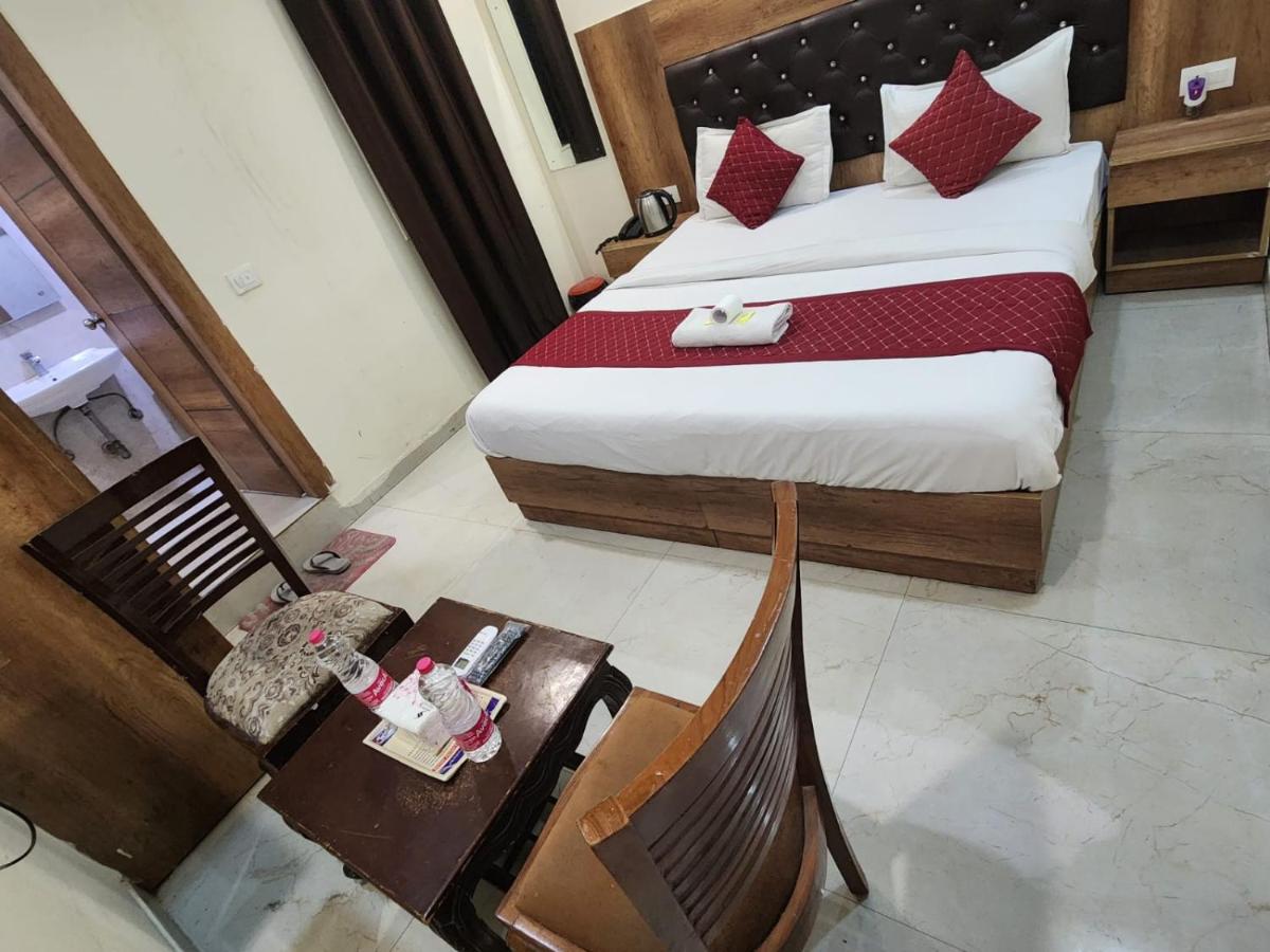 Hotel Ivy Plaza Luxury New Delhi Bagian luar foto