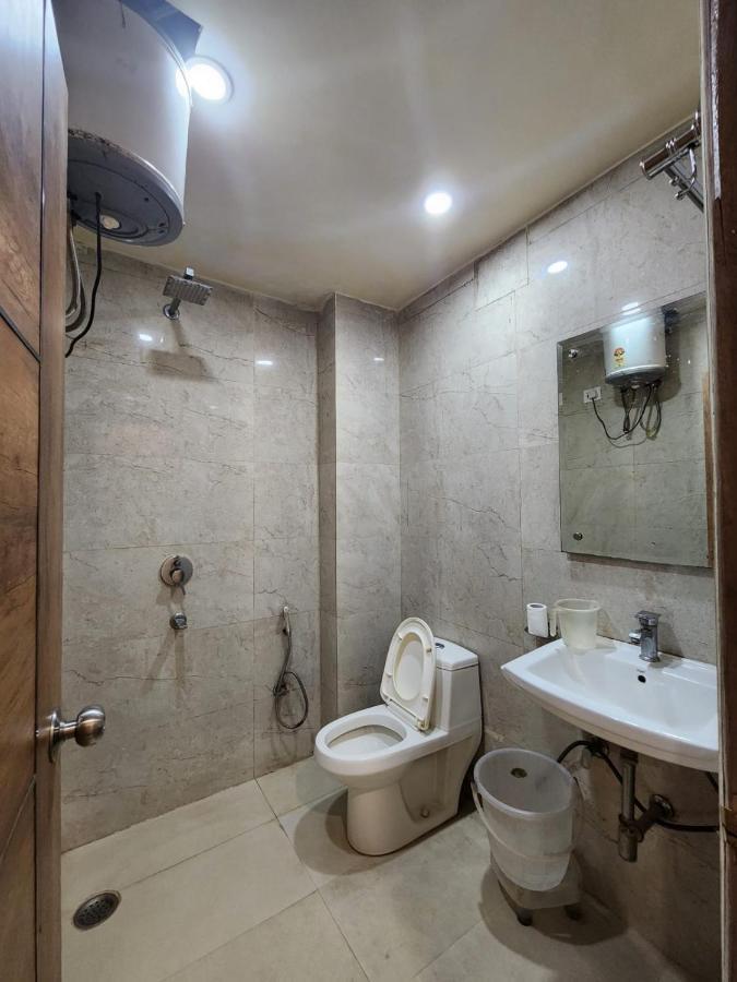 Hotel Ivy Plaza Luxury New Delhi Bagian luar foto