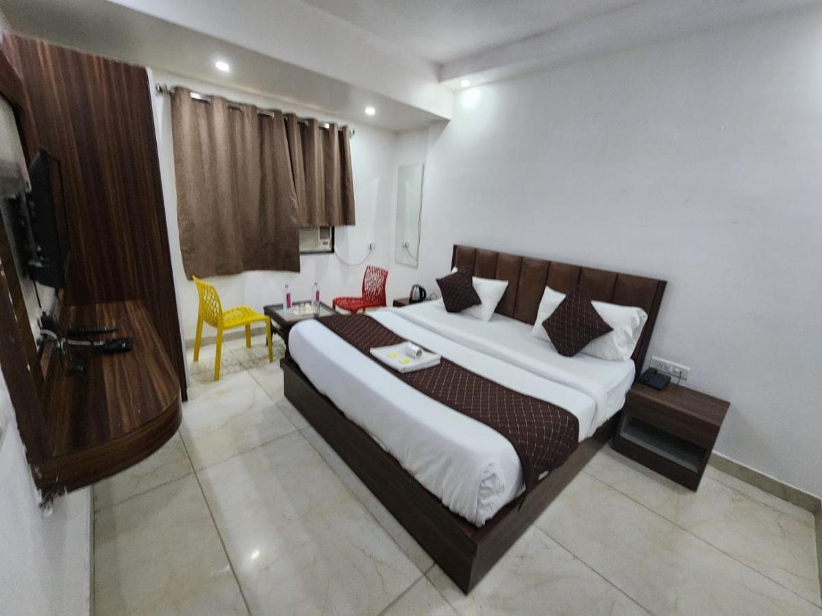 Hotel Ivy Plaza Luxury New Delhi Bagian luar foto