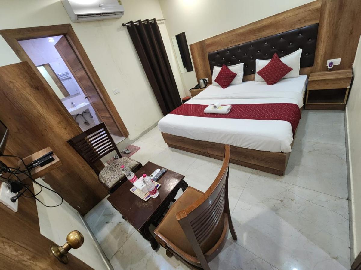 Hotel Ivy Plaza Luxury New Delhi Bagian luar foto