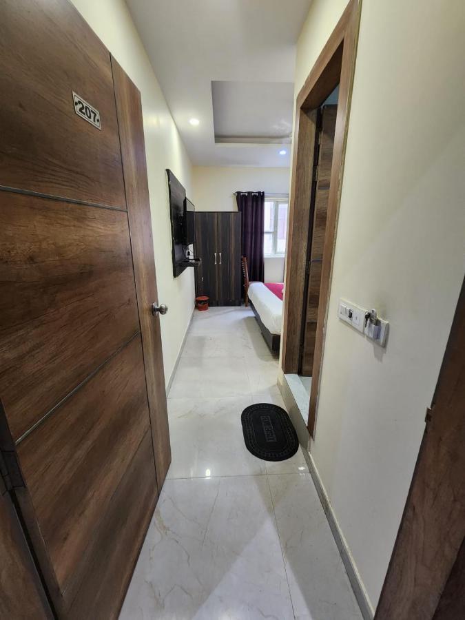Hotel Ivy Plaza Luxury New Delhi Bagian luar foto