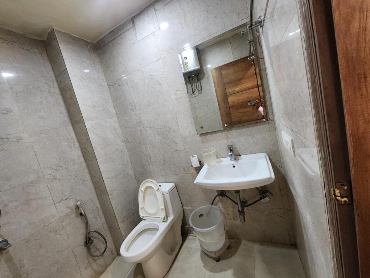 Hotel Ivy Plaza Luxury New Delhi Bagian luar foto