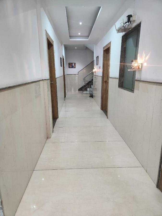 Hotel Ivy Plaza Luxury New Delhi Bagian luar foto
