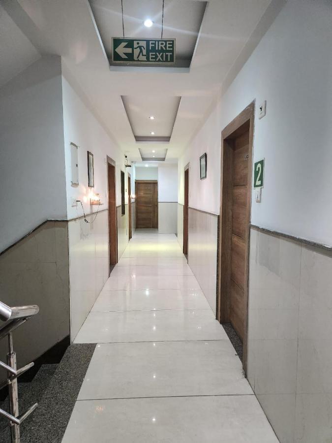 Hotel Ivy Plaza Luxury New Delhi Bagian luar foto