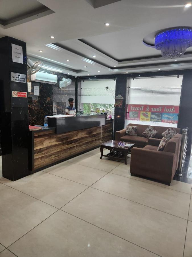 Hotel Ivy Plaza Luxury New Delhi Bagian luar foto