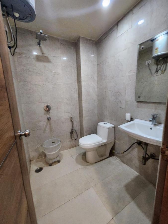 Hotel Ivy Plaza Luxury New Delhi Bagian luar foto