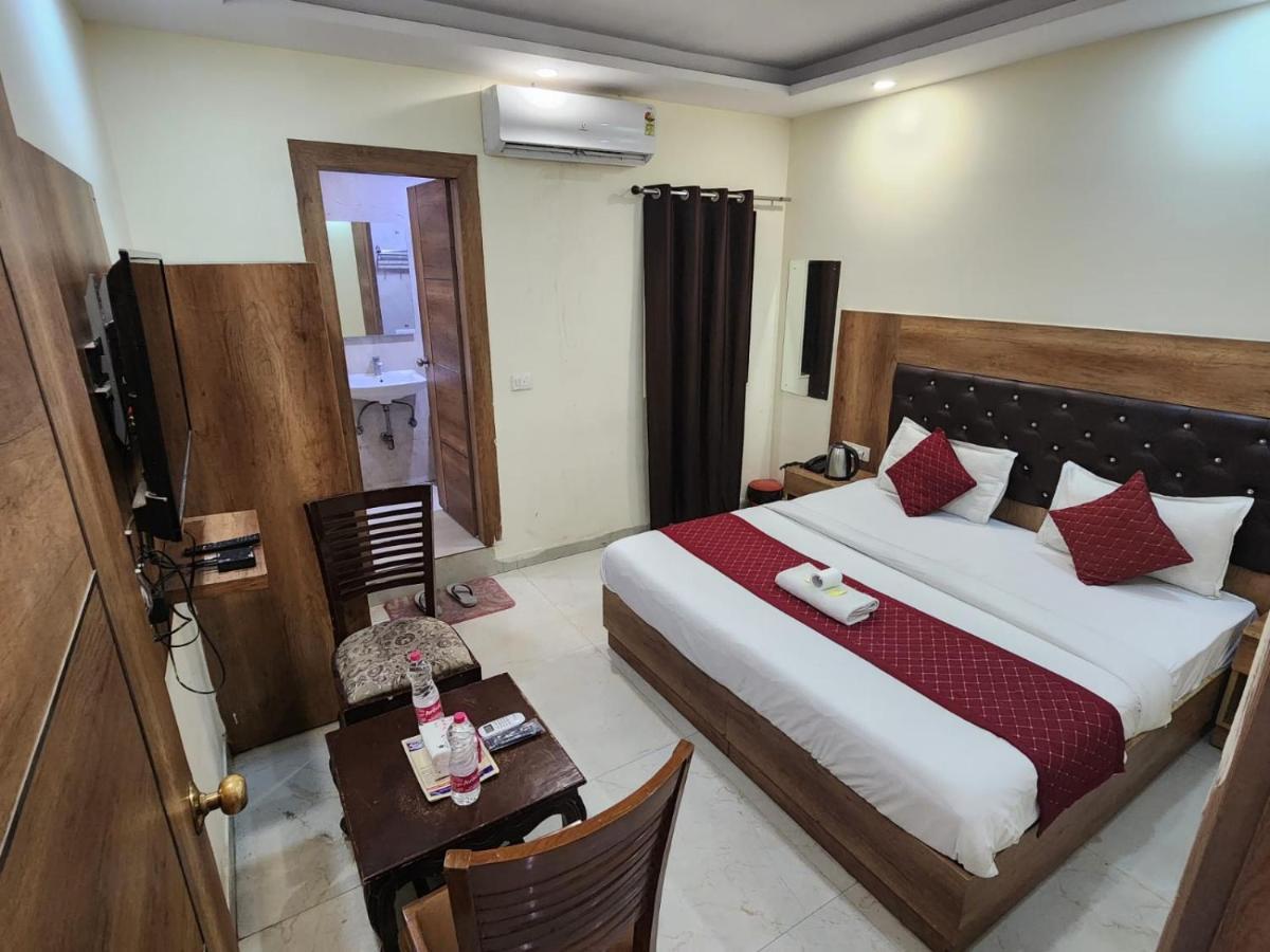 Hotel Ivy Plaza Luxury New Delhi Bagian luar foto